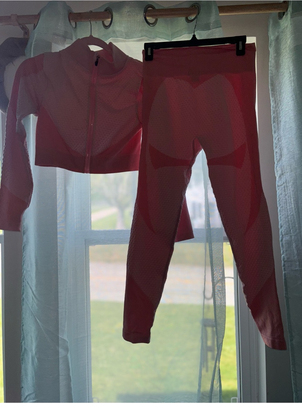 Seamless Pink Active Set - Cropped Zip Jacket & High-Waist Leggings